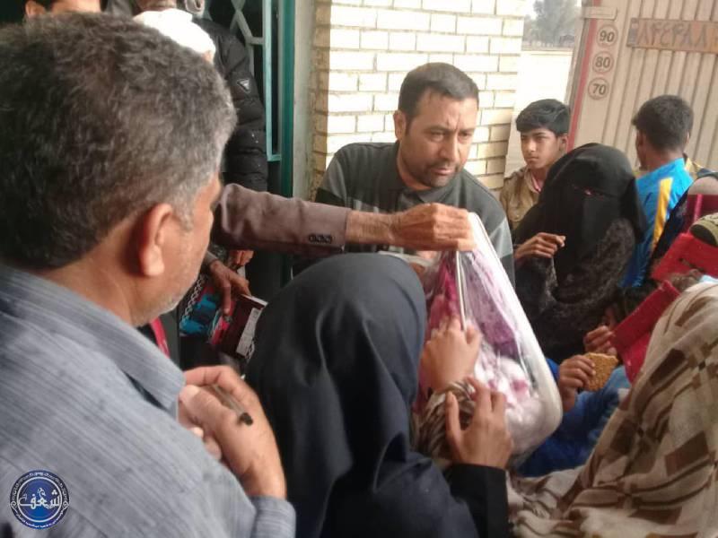 توزيع كنسرو و ديگر اقلام موردنیاز ميان مردمان سيستان و بلوچستان توزيع كنسرو و ديگر اقلام موردنیاز ميان مردمان سيستان و بلوچستان
