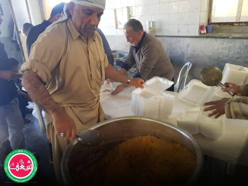 تهیه و پخش غذا در مناطق سیل زده به دست سفیران شعف تهیه و پخش غذا در مناطق سیل زده به دست سفیران شعف
