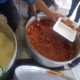 پخت و توزيع یک وعده طعام گرم بين سيل زدگان هرمزگان