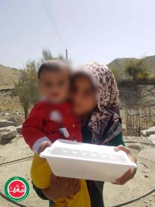 پخت و توزيع یک وعده طعام گرم بين سيل زدگان هرمزگان