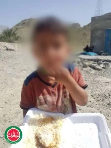پخت و توزيع یک وعده طعام گرم بين سيل زدگان هرمزگان