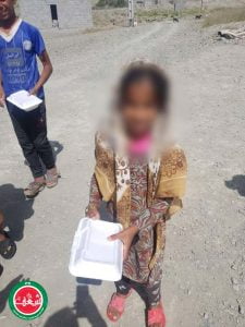 پخت و توزيع یک وعده طعام گرم بين سيل زدگان هرمزگان