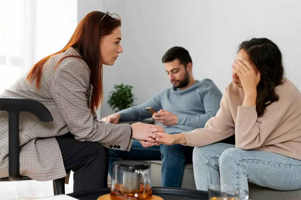 سلامت روان در خانواده های کم درآمد: چالش ها و راهکار های حمایتی خیریه ها