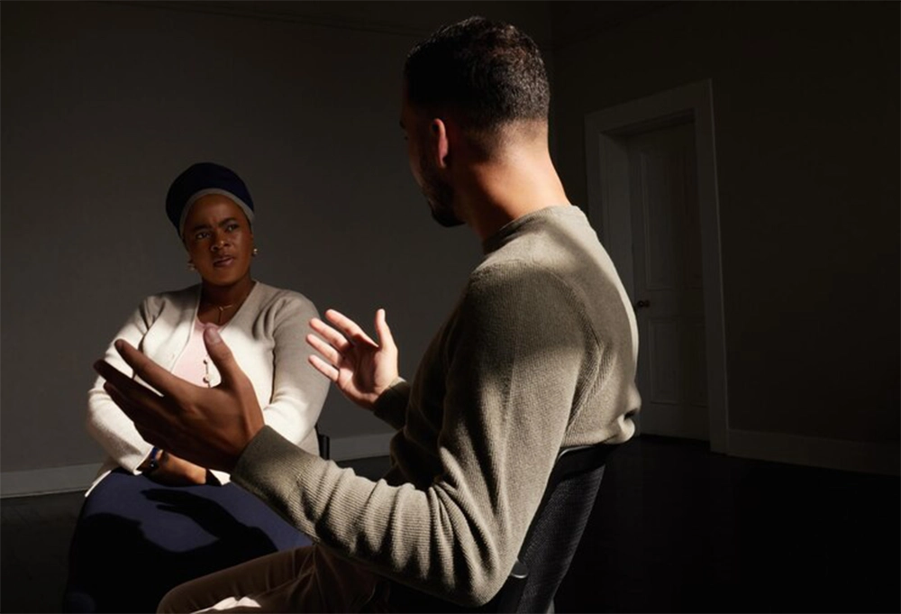 مرهمی بر زخم های پنهان؛ چرا مشاوره روانی برای مددجویان از نان شب واجب تر است؟