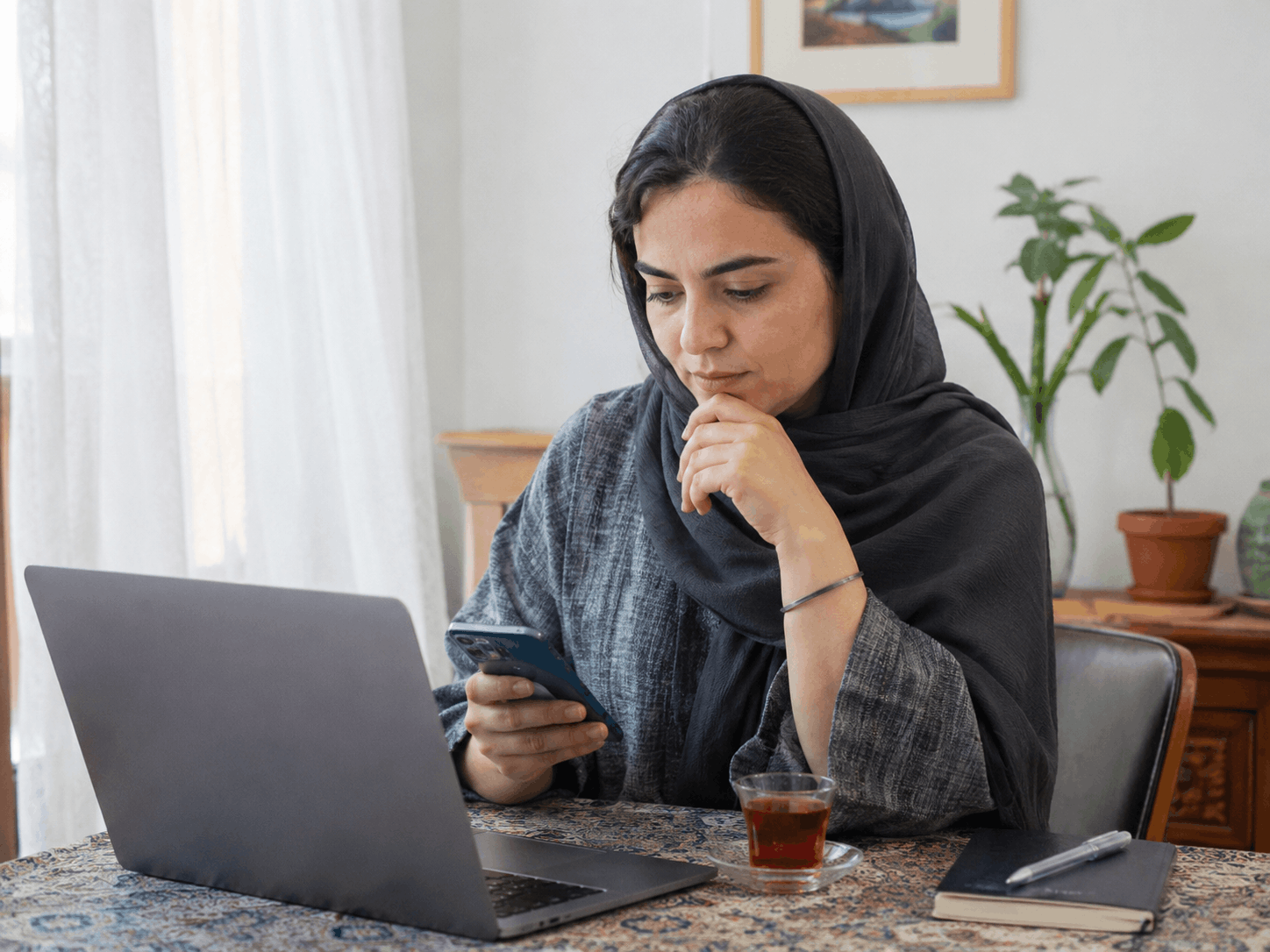 صدقه برای دفع بلا؛ چه زمانی، چه مقدار و با چه نیتی بدهیم؟